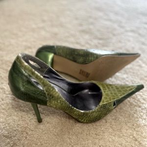 Stunning heels ! Worn once olive green / moss green shades.